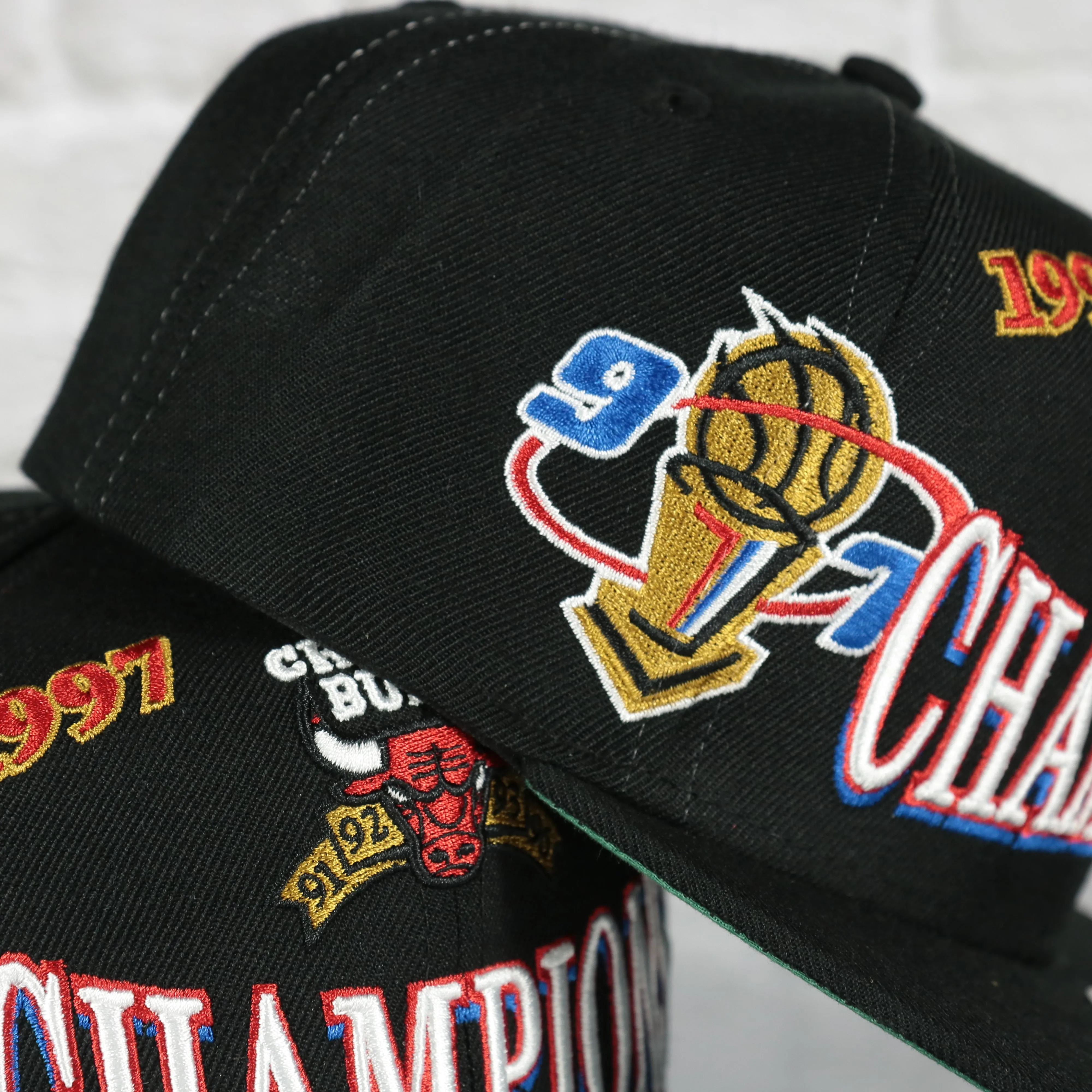 Chicago Bulls Vintage Retro NBA Champions 1997 Mitchell and Ness Snapback Hat | Black