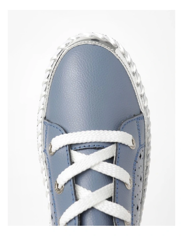 Clara Sneaker in Blue