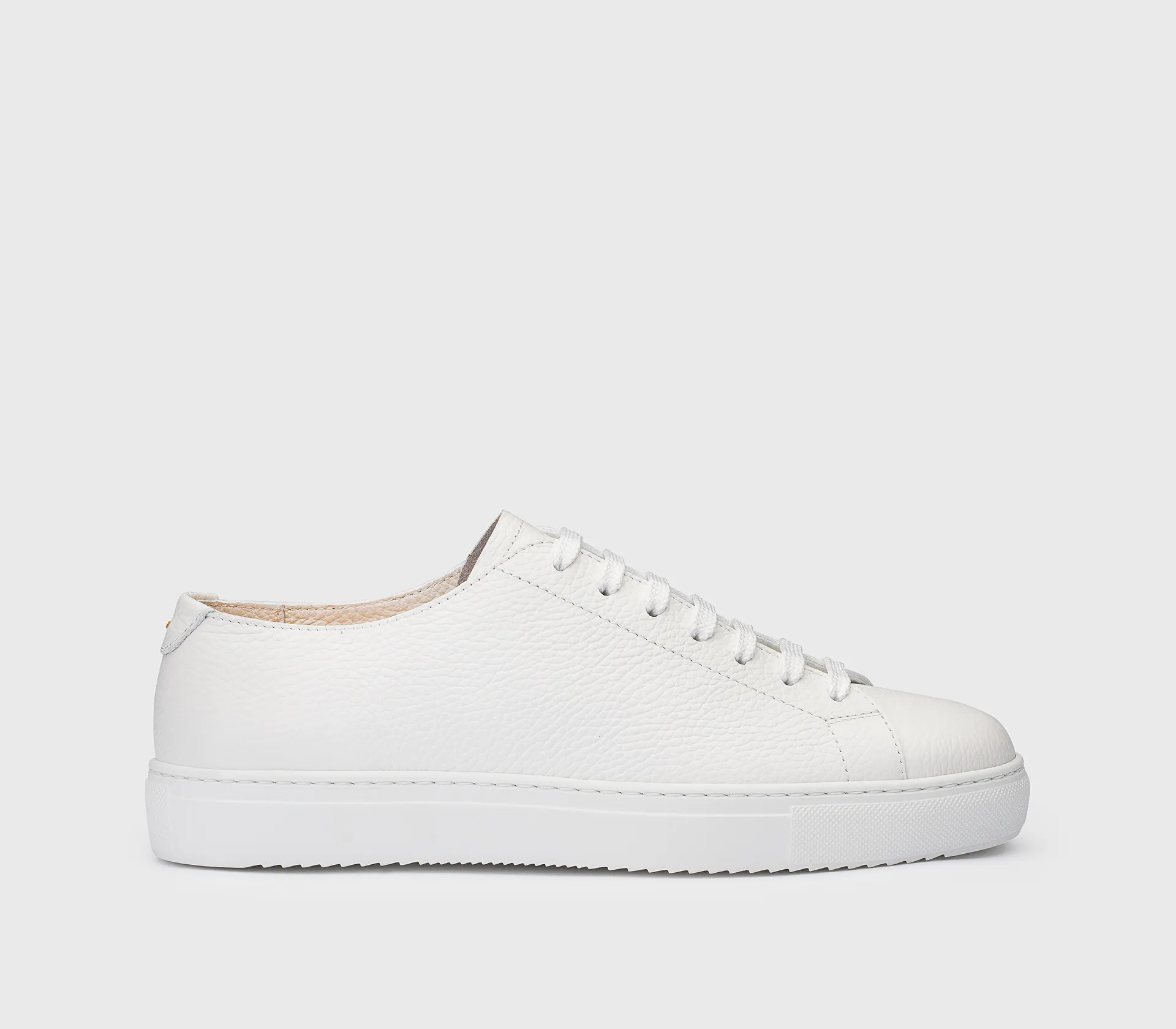 Sneaker in white tumbled leather