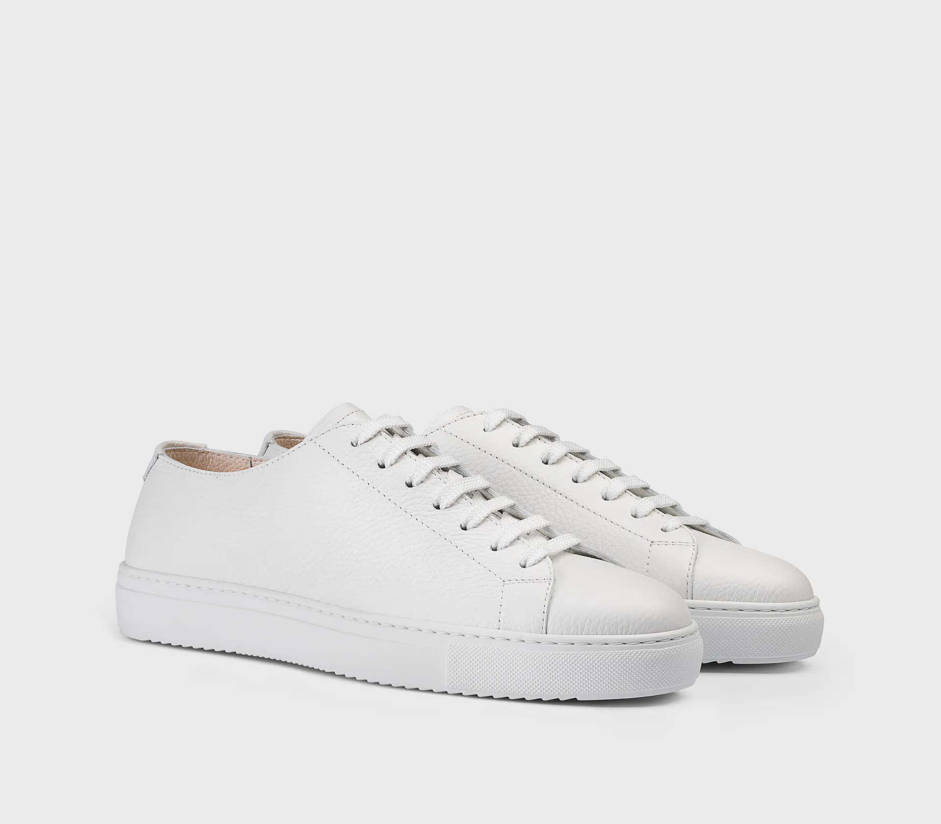 Sneaker in white tumbled leather