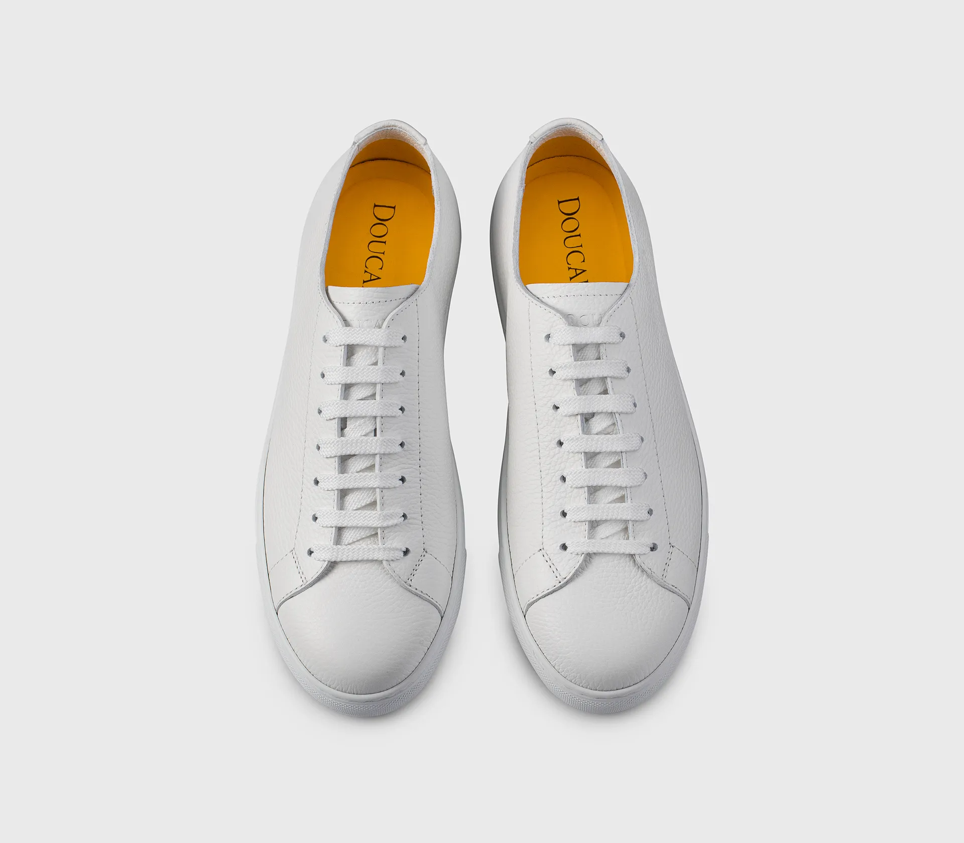 Sneaker in white tumbled leather